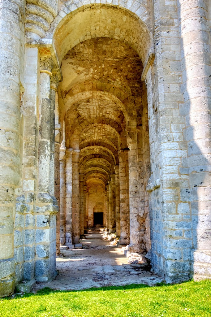hdr abdij van Jumieges abbaye ruine religie religion rooms katholiek kerkfotografie kerk basiliek kathedraal Jumièges erfgoed christus maria